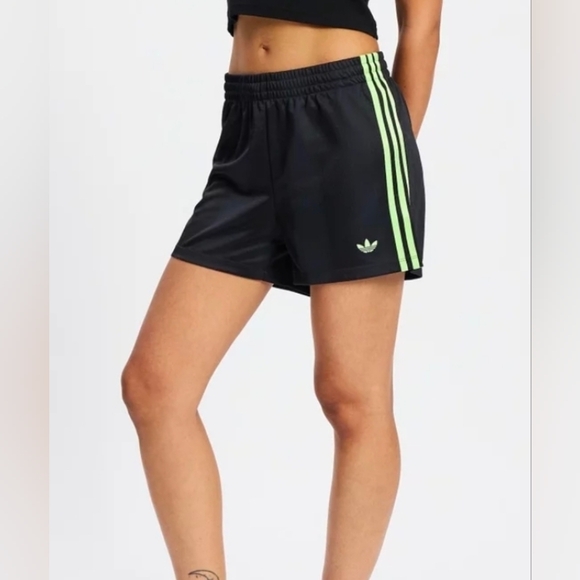 NWT Adidas Originals Adicolor Track Jacket & Shorts Set - Picture 4 of 10